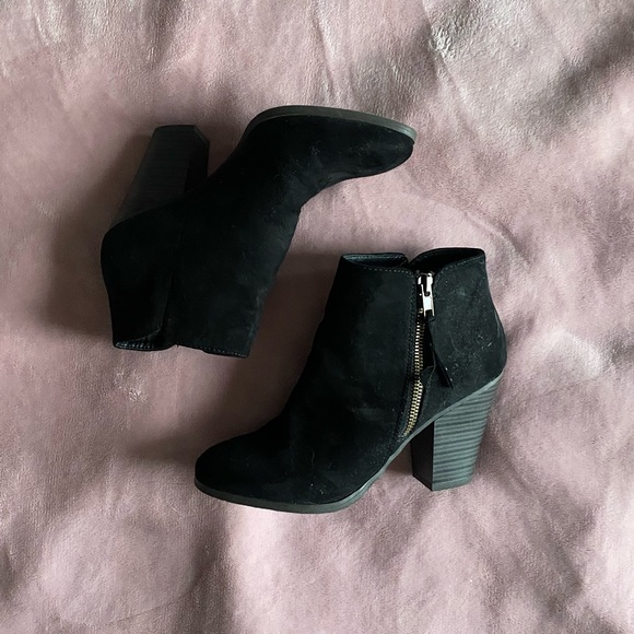 Charlotte Russe black ankle booties with zipper & heel - Picture 1 of 5